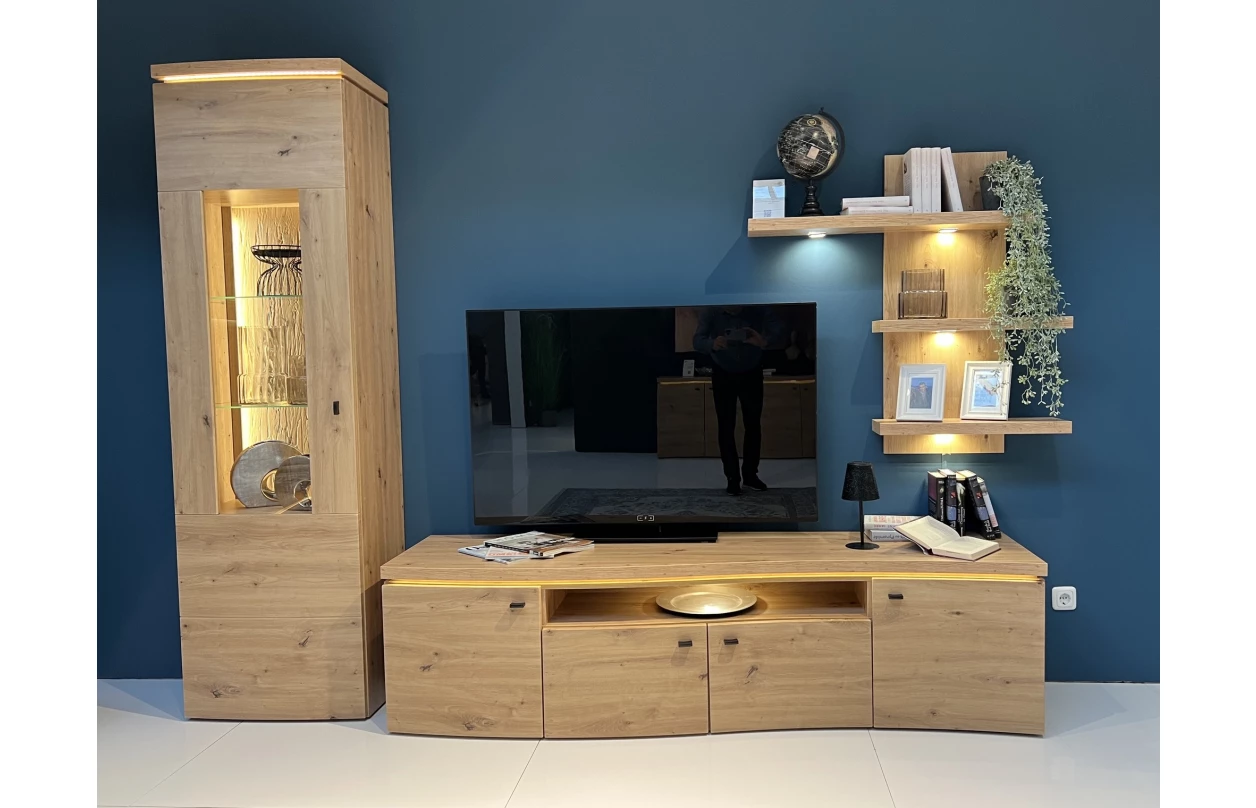 Široká vitrína Bolus, dub artisan, s osvětlením 1