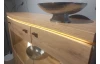 Široká vitrína Bolus, dub artisan, s osvětlením